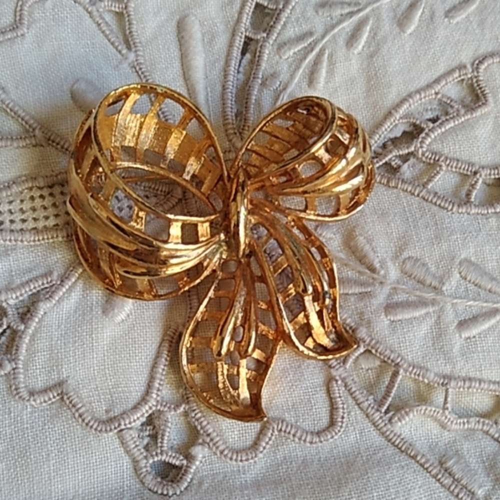 Vintage Coro Gold Bow Pin Stamped